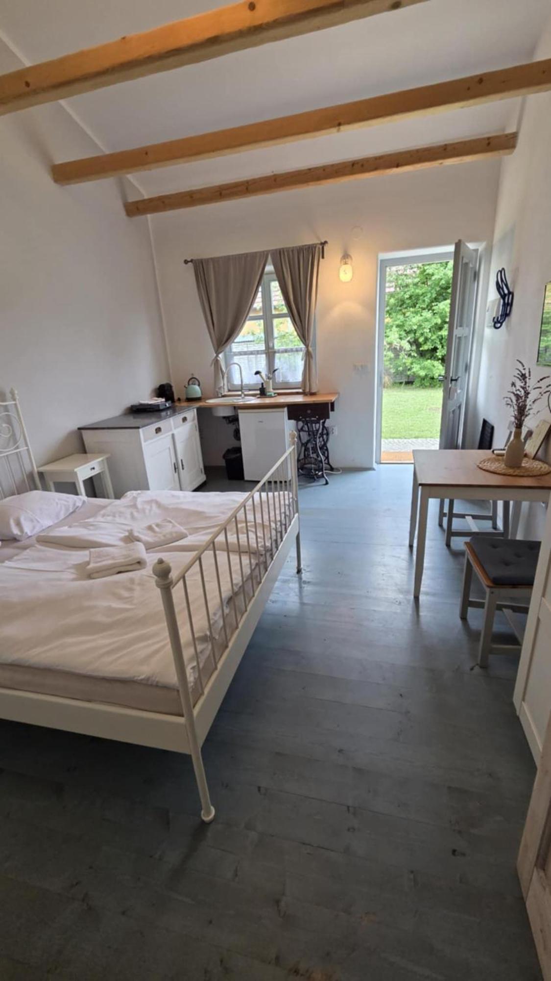 La Bobul Apartments Drnholec Extérieur photo